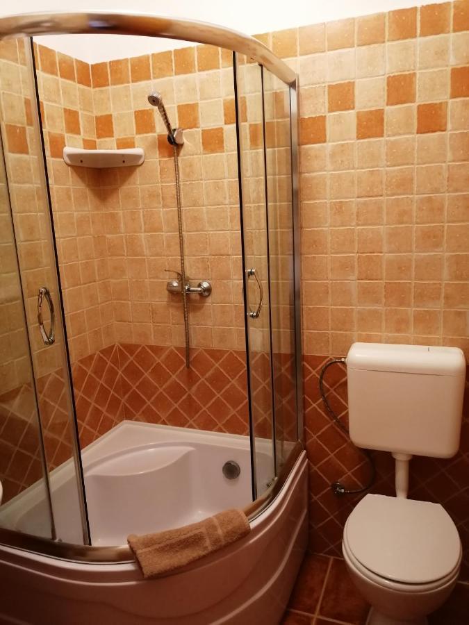 Karpatia Panzio Bed & Breakfast Esztergom Eksteriør bilde