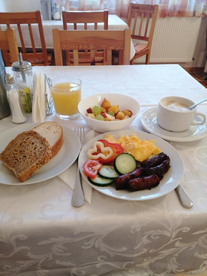 Karpatia Panzio Bed & Breakfast Esztergom Eksteriør bilde