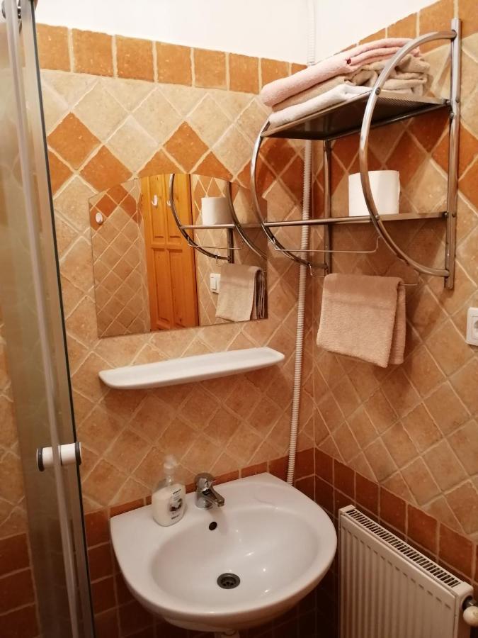 Karpatia Panzio Bed & Breakfast Esztergom Eksteriør bilde